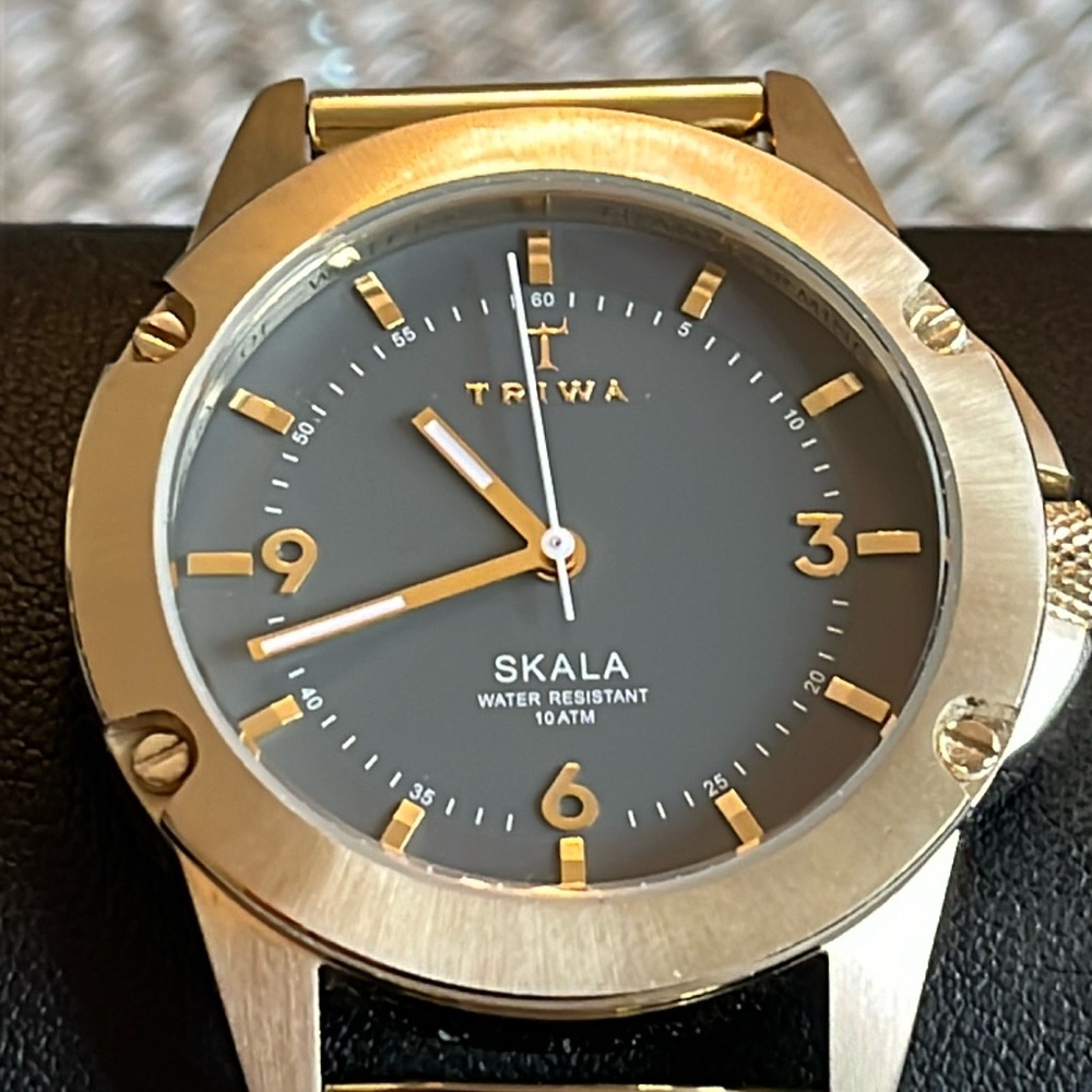 TRIVA Unisex Watch